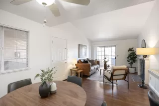 Photo #2: 225032893 Listing