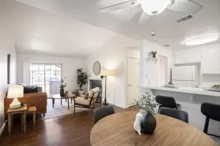 Photo #3: 225032893 Listing