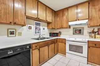 Photo #5: 225033851 Listing 