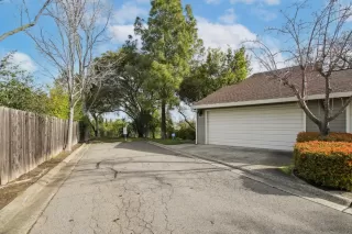 Photo #4: 225034544 Listing