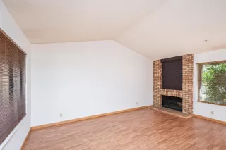 Photo #3: 225035433 Listing