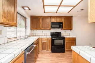 Photo #4: 225035433 Listing