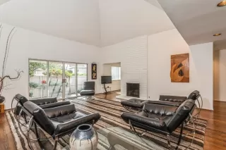 Photo #5: 225035514 Listing