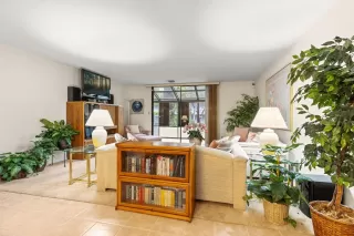 Photo #4: 225035771 Listing