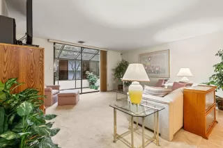 Photo #5: 225035771 Listing