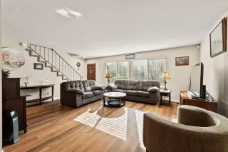 Photo #2: 225035877 Listing