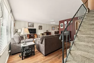 Photo #3: 225035877 Listing