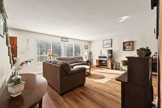 Photo #4: 225035877 Listing