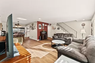 Photo #5: 225035877 Listing