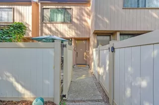 Photo #2: 225037101 Listing 