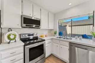 Photo #4: 225037591 Listing 