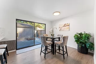 Photo #5: 225037591 Listing 