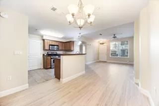 Photo #2: 225037857 Listing