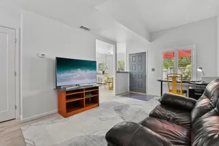 Photo #2: 225039087 Listing 