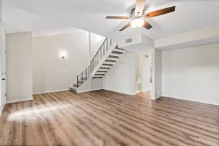 Photo #6: 225039677 Listing