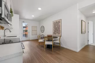 Photo #6: 225039884 Listing 