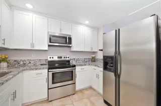 Photo #6: 225040143 Listing