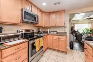 Photo #6: 225041385 Listing