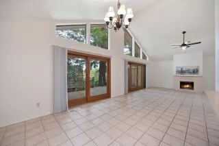 Photo #4: 225042003 Listing