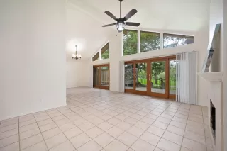 Photo #5: 225042003 Listing