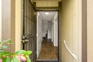 Photo #4: 225043503 Listing