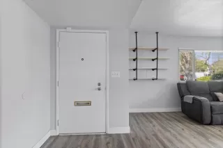 Photo #3: 225043627 Listing