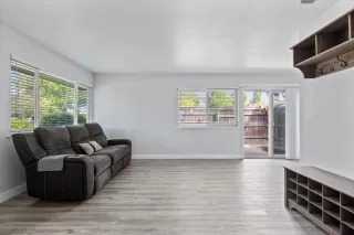 Photo #4: 225043627 Listing