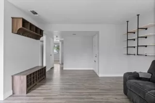 Photo #5: 225043627 Listing