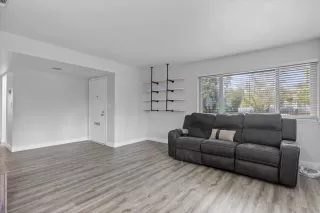 Photo #6: 225043627 Listing