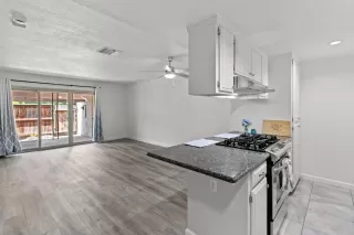 Photo #4: 225044303 Listing