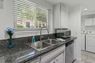 Photo #6: 225044303 Listing