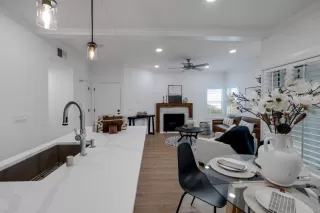 Photo #6: 225046381 Listing