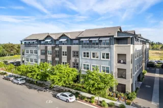 Photo #3: 225046832 Listing 