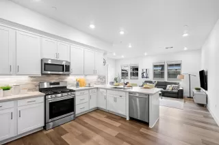 Photo #5: 225046832 Listing 