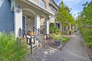 Photo #2: 225046903 Listing