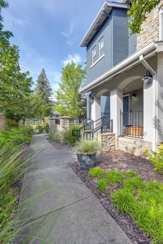 Photo #3: 225046903 Listing