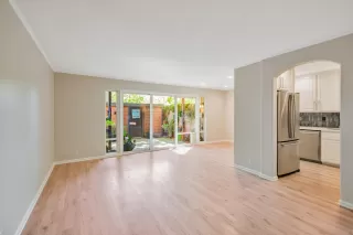 Photo #5: 225047004 Listing