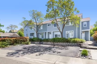 Photo #2: 225048652 Listing