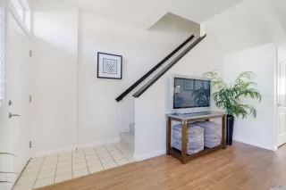 Photo #5: 225048652 Listing