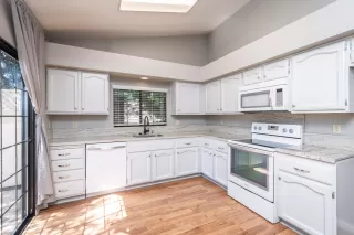 Photo #1: 225048798 Listing