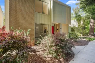 Photo #2: 225049015 Listing