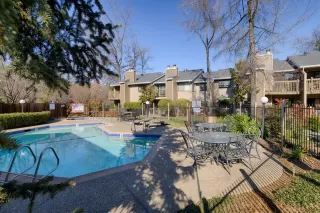 Photo #2: 225049081 Listing