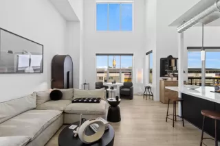 Photo #2: 225050789 Listing