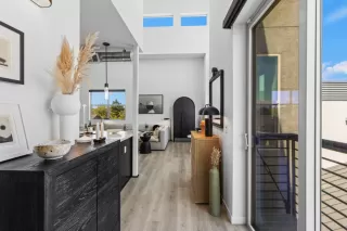 Photo #5: 225050789 Listing