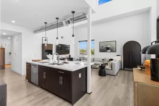 Photo #6: 225050789 Listing