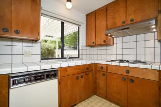 Photo #6: 225053246 Listing