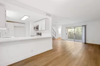 Photo #5: 225053463 Listing