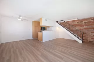 Photo #3: 225054079 Listing