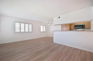 Photo #4: 225054079 Listing