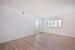 Photo #5: 225054079 Listing